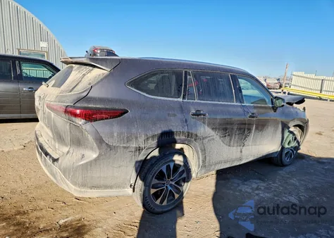 2021 Toyota Highlander Xle z USA, uszkodzony, nr VIN 5TDGZRAH5MS523319